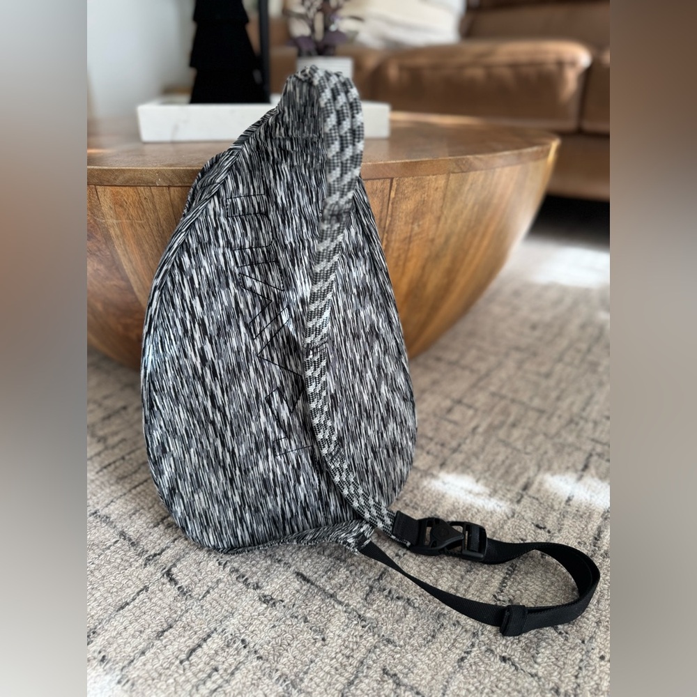 KAVU Rope Sling Bag -Hiking Camping Outdoor Pool - black and white “static” - Picture 2 of 4